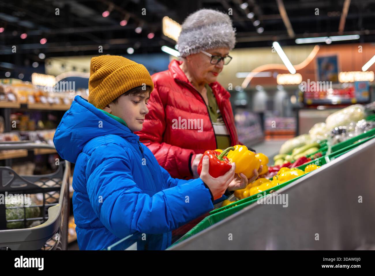 Shopping vegetables family hi-res stock photography and images - Alamy
