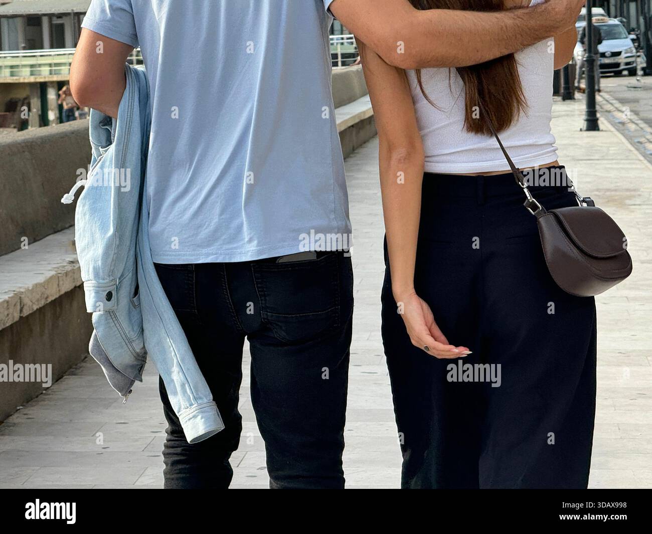 Two people walking back view hi-res stock photography and images - Alamy