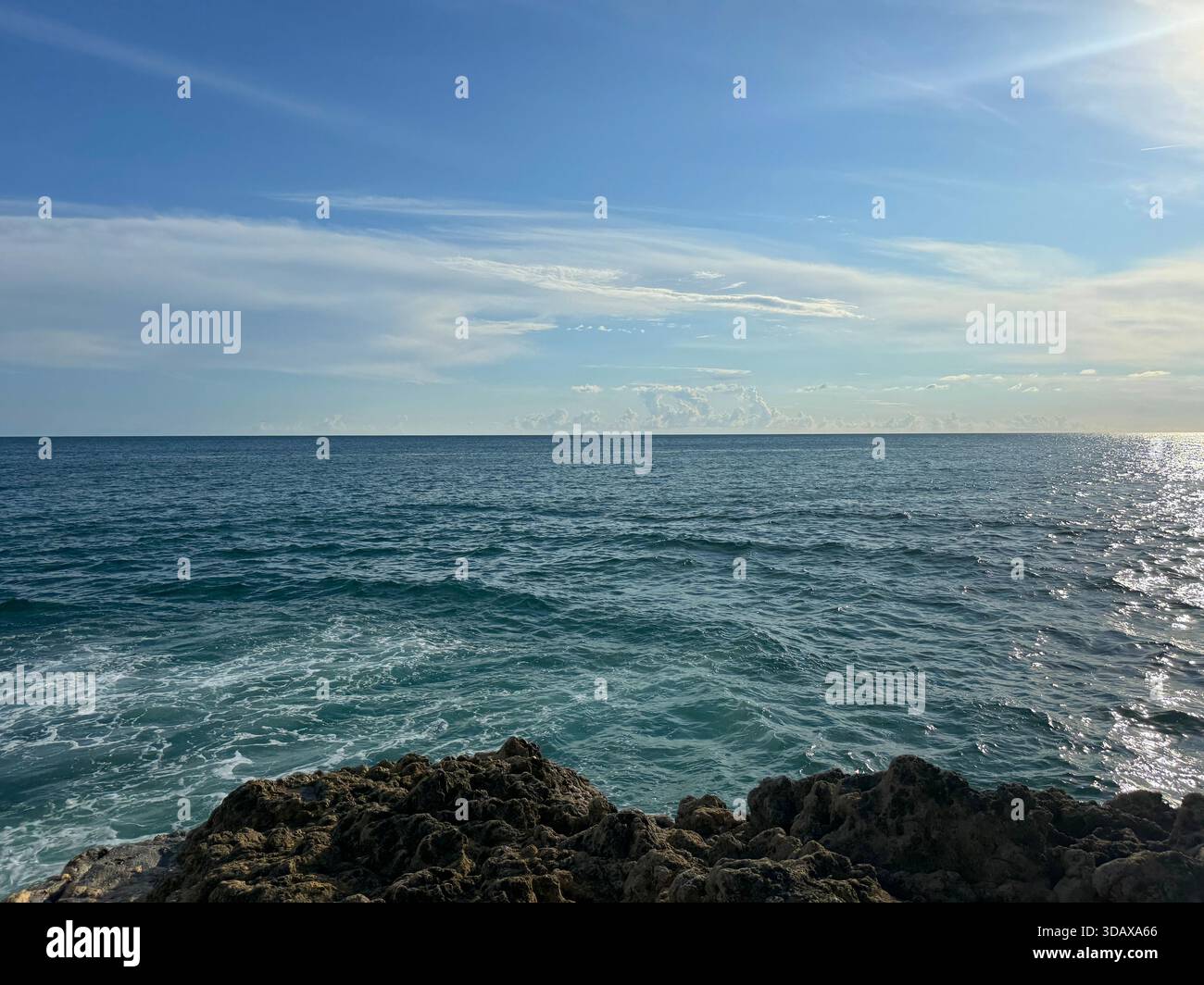 Vast blue ocean sky hi-res stock photography and images - Alamy