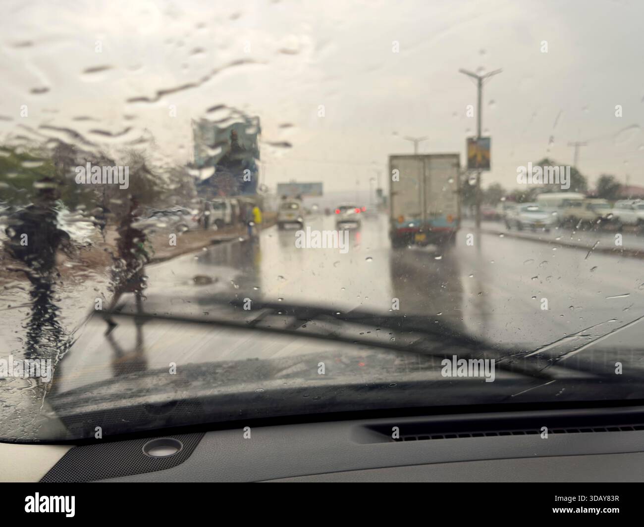 Lilongwe Malawi Africa. 10.11.2025.  Bad weather conditions with heavy rain  seen from car interior in Lilongwe Malawi Africa. - Stock Image