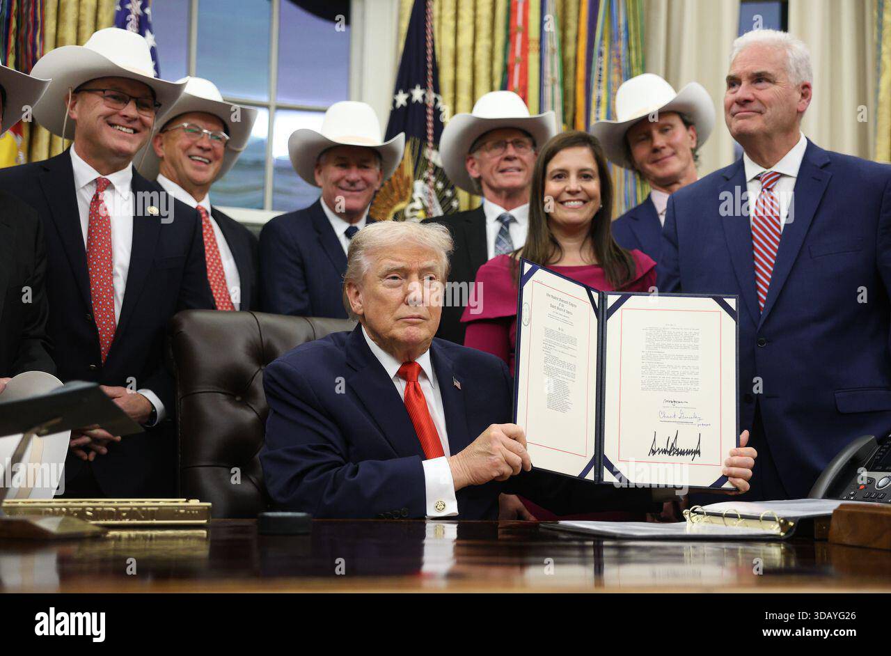 president-donald-trump-welcomes-members-of-the-1980-usa-men-s-hockey