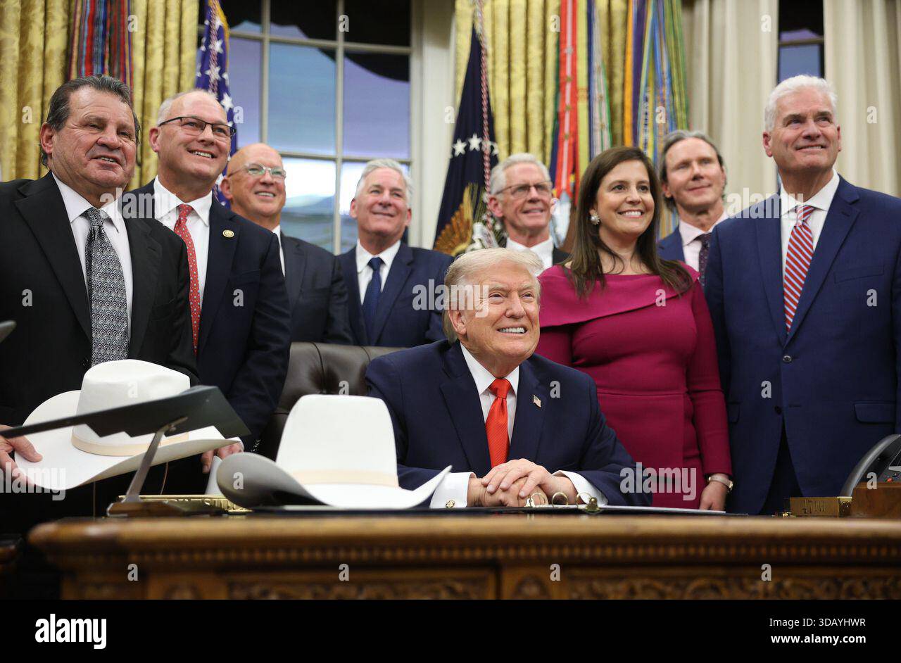 President Donald Trump welcomes members of the 1980 USA men's hockey ...