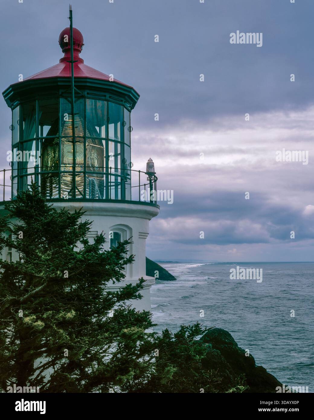 lighthouse-heceta-head-oregon-hi-res-stock-photography-and-images-alamy