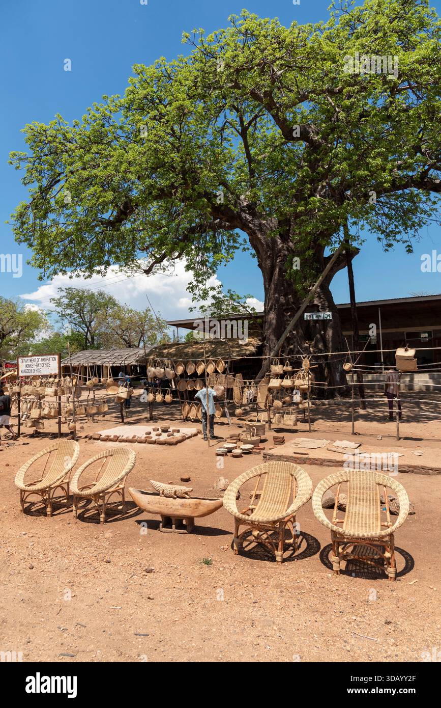 Mangoghi Monkey Island Malawi. 16.11.2025. Roadside selling handmade products for tourists in the Monkey Island region of southern Malawi Africa. - Stock Image