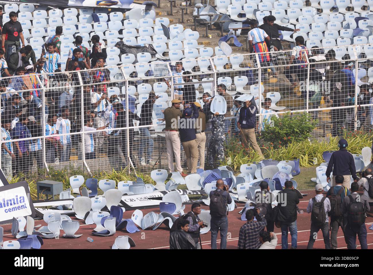 Kolkata Police trying to proctect themselves from a riot caused by miss ...