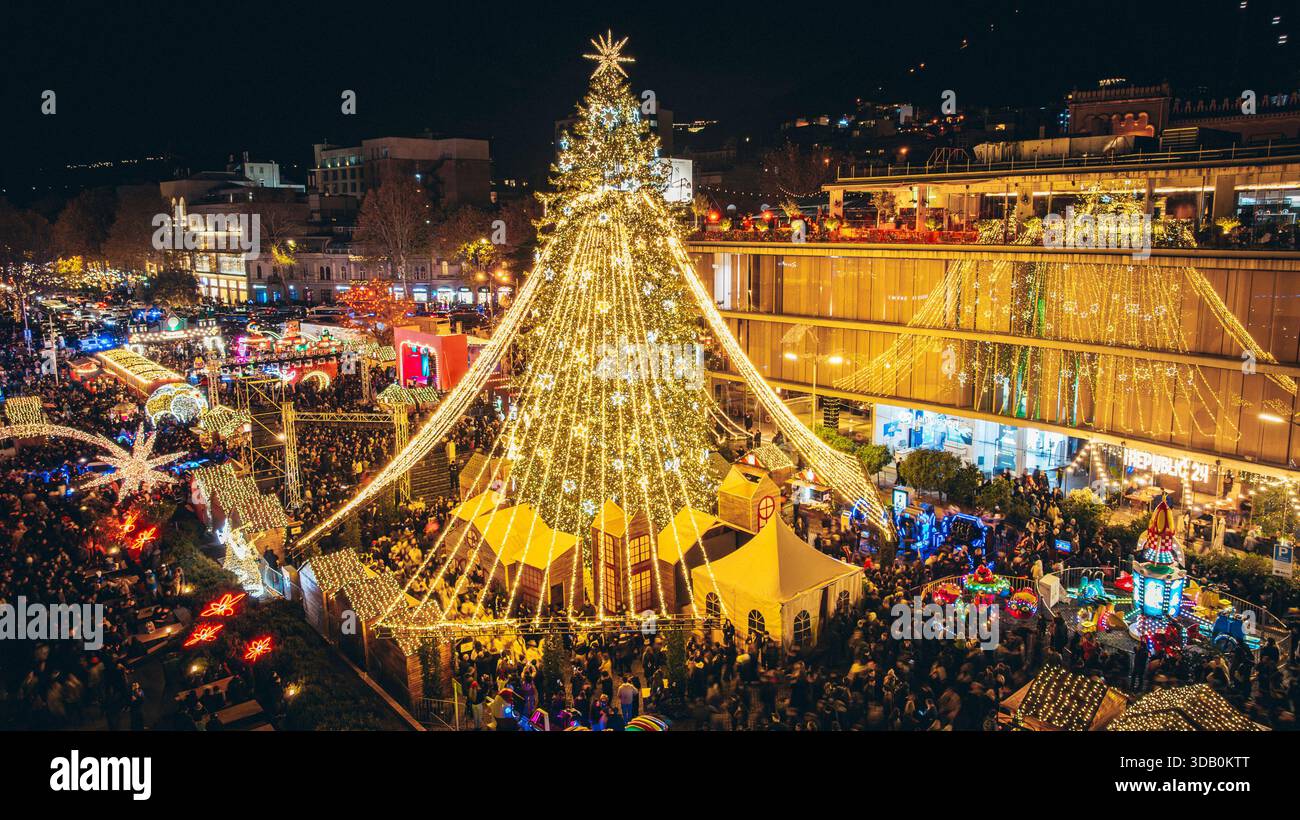First Republic Square (251213) -- TBILISI, Dec. 13, 2025 (Xinhua) -- An illuminated main New ...