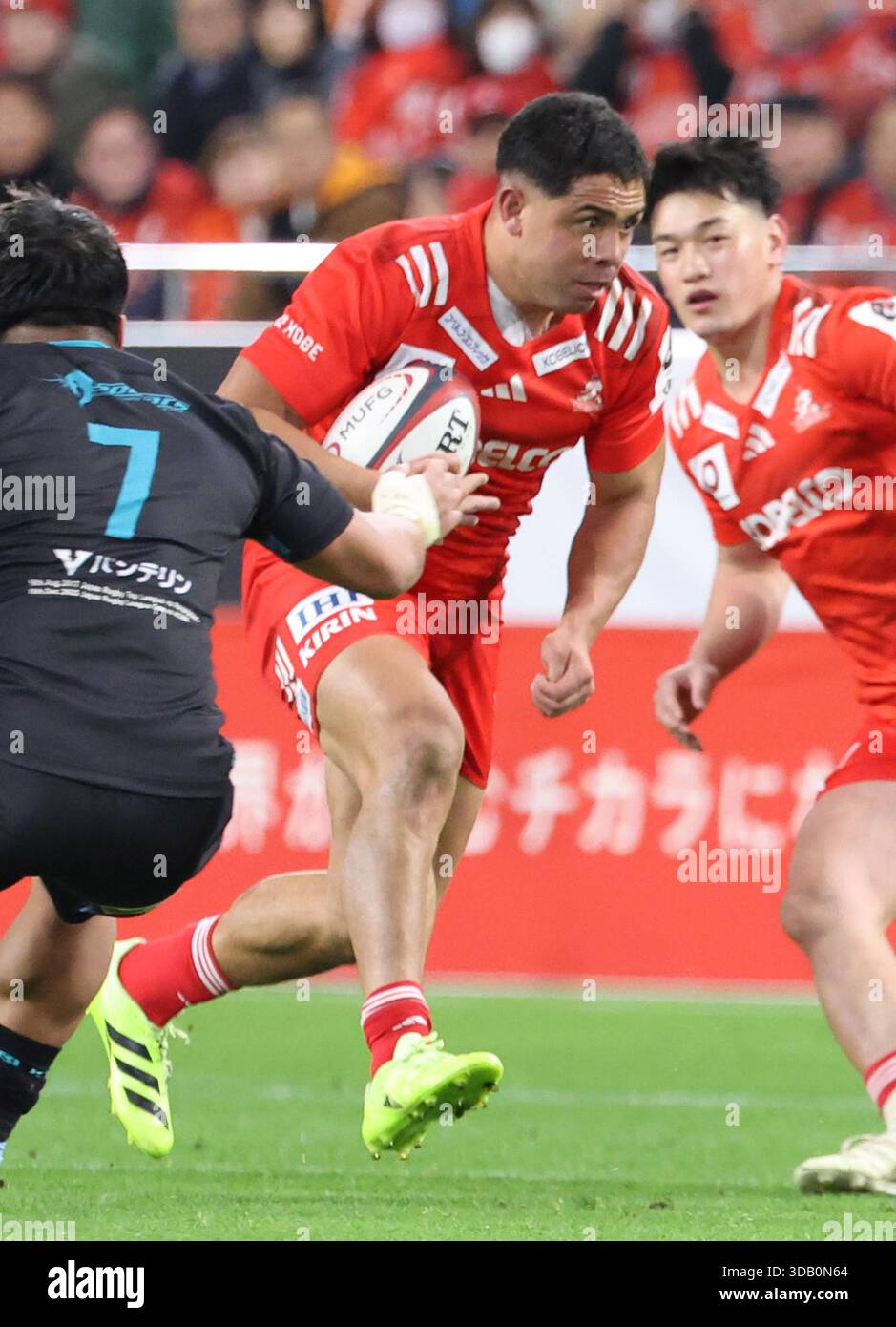 Kobe Rugless Rugby Kobelco Kobe Steelers ctb Anton Lienert-Brown of New Zealand runs in ...