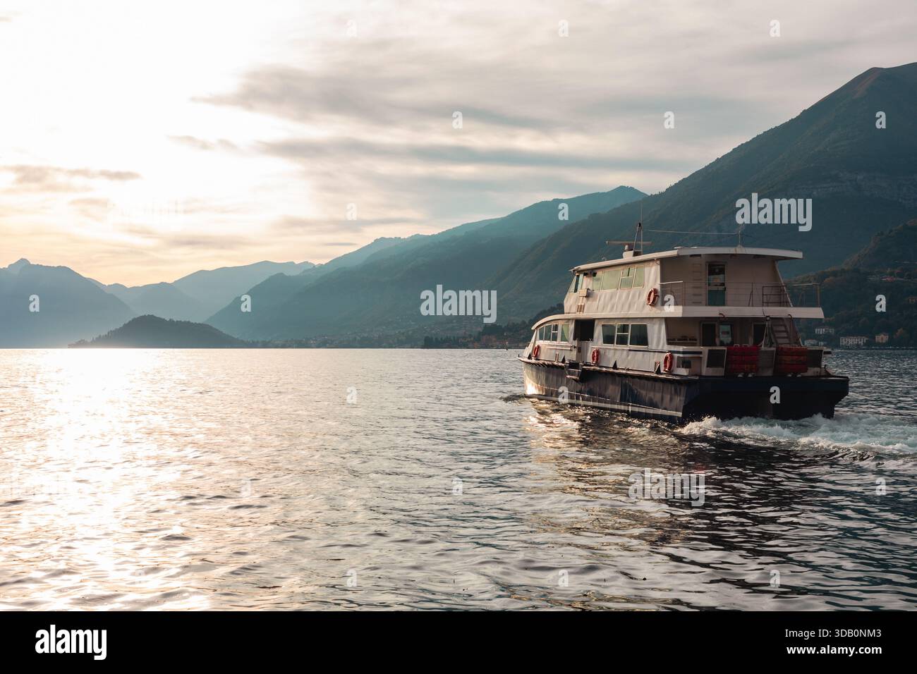 Tranquil lake sunset reflects hi-res stock photography and images - Alamy