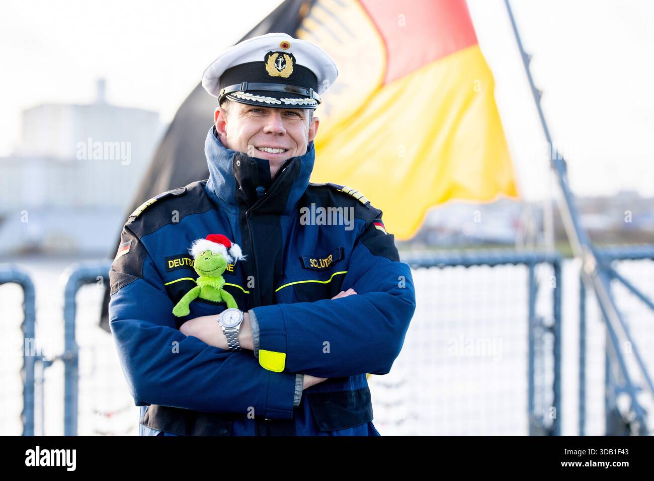13 December 2025, Lower Saxony, Wilhelmshaven: Frigate Captain Karsten ...