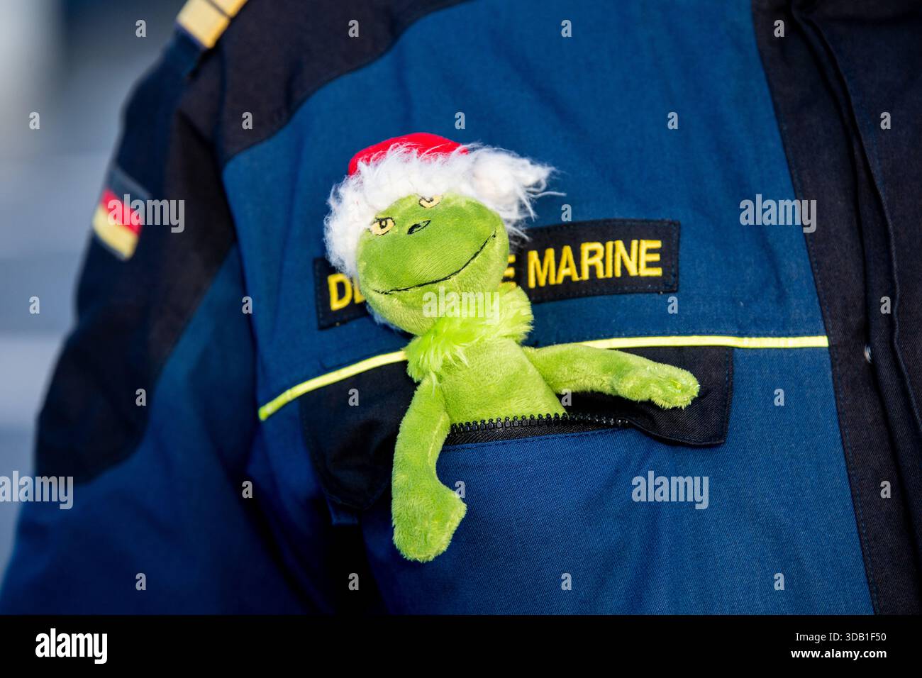 13 December 2025, Lower Saxony, Wilhelmshaven: Frigate Captain Karsten ...
