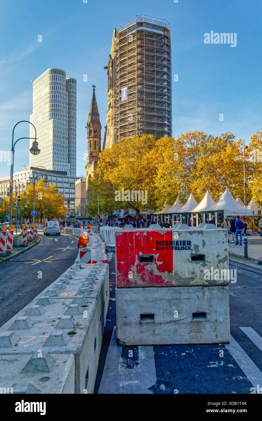 Safety Block für den Weihnachtsmarkt am Breitscheidplatz in Berlin Stock Photo