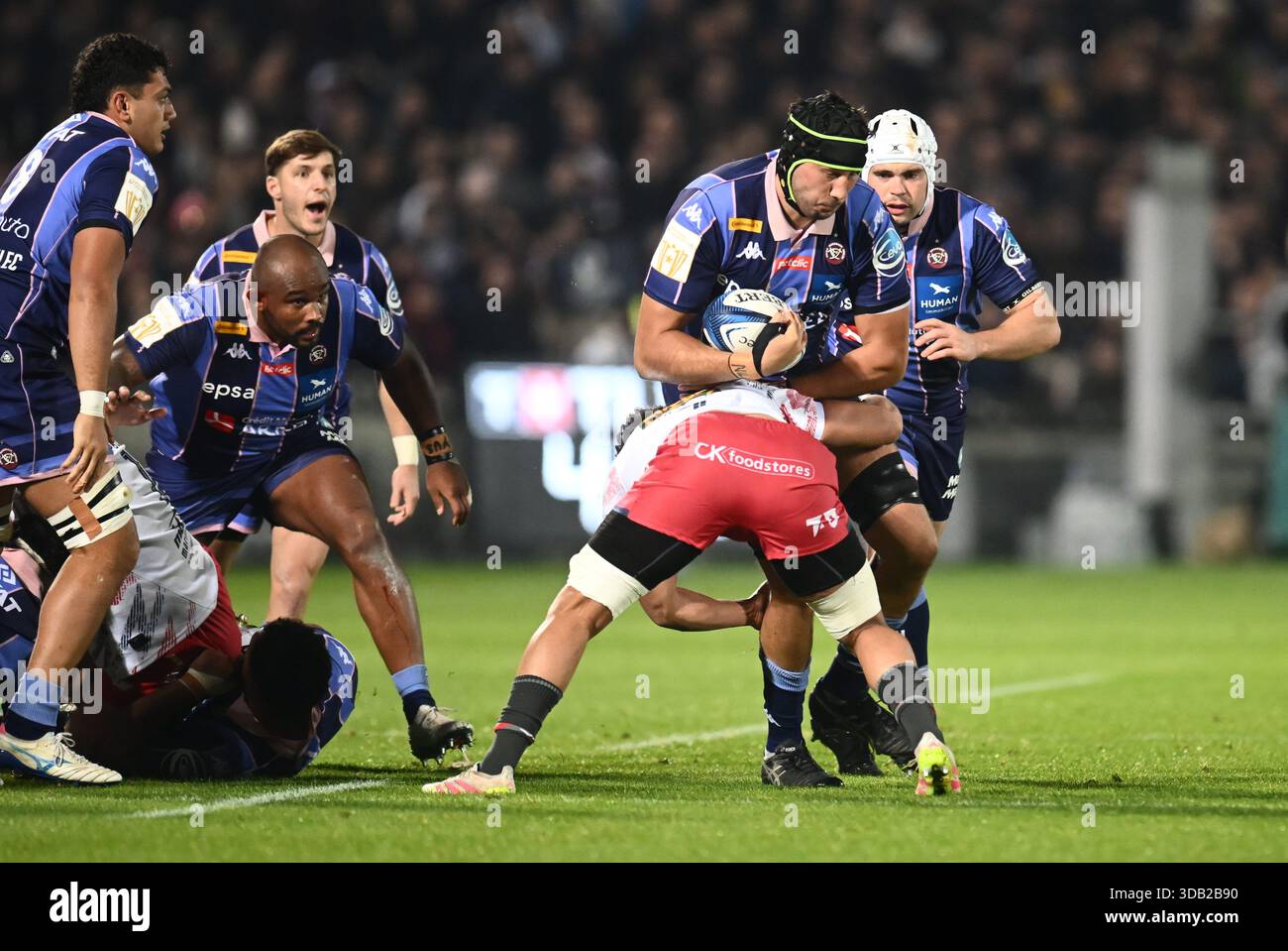 adam-coleman-of-ubb-and-gaetan-barlot-of-ubb-during-the-epcr-champions