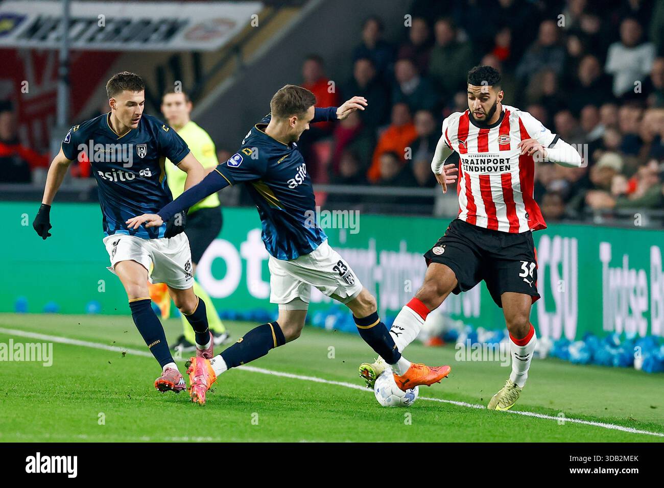 EINDHOVEN 13 12 2025 Philips Stadium Season 2025 2026 Dutch Eindhoven 13 12 2025 Philips Stadium Season 2025 2026 Dutch Eredivisie Football Match Between Psv And Heracles Almelo Picture Shows Psv Player Ismael Saibari And Heracles Almelo Player Mike The Wierik 3DB2MEK