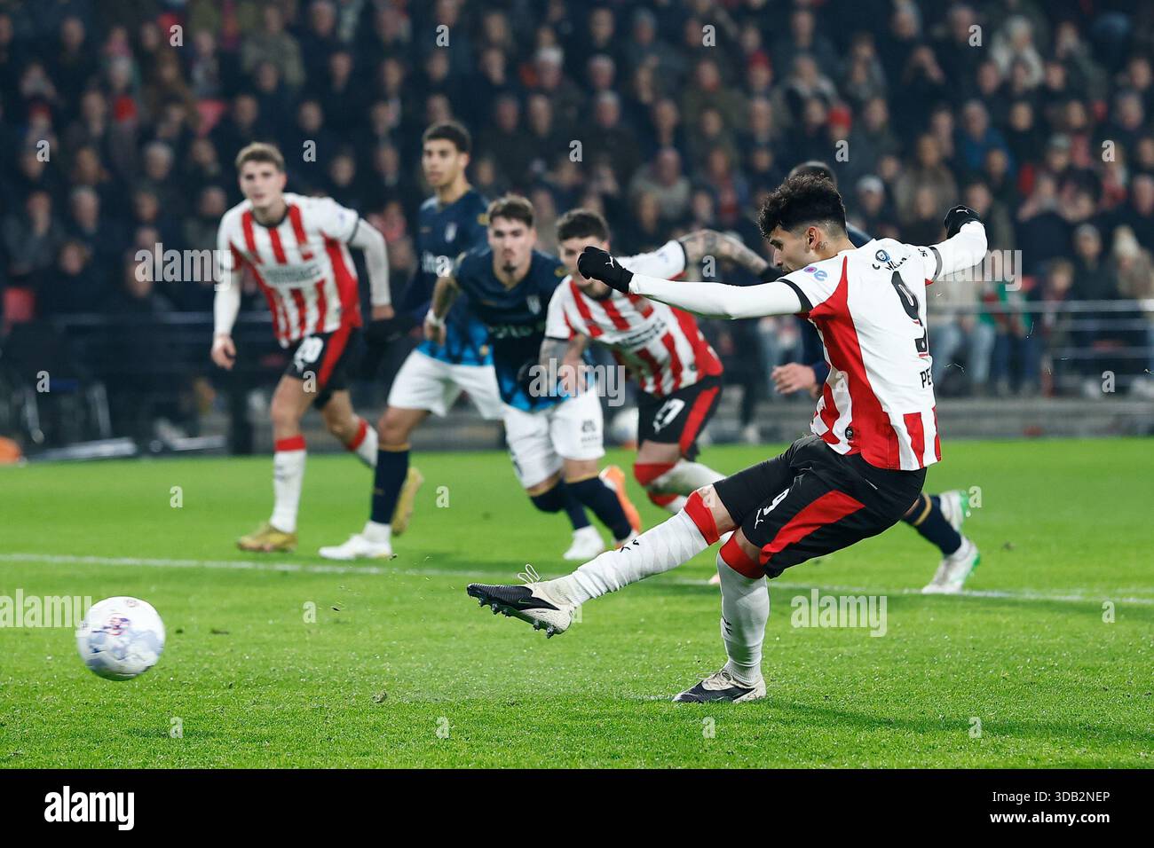 EINDHOVEN 13 12 2025 Philips Stadium Season 2025 2026 Dutch Eindhoven 13 12 2025 Philips Stadium Season 2025 2026 Dutch Eredivisie Football Match Between Psv And Heracles Almelo Picture Shows Psv Player Ricardo Pepi Scores The 1 0 3DB2NEP