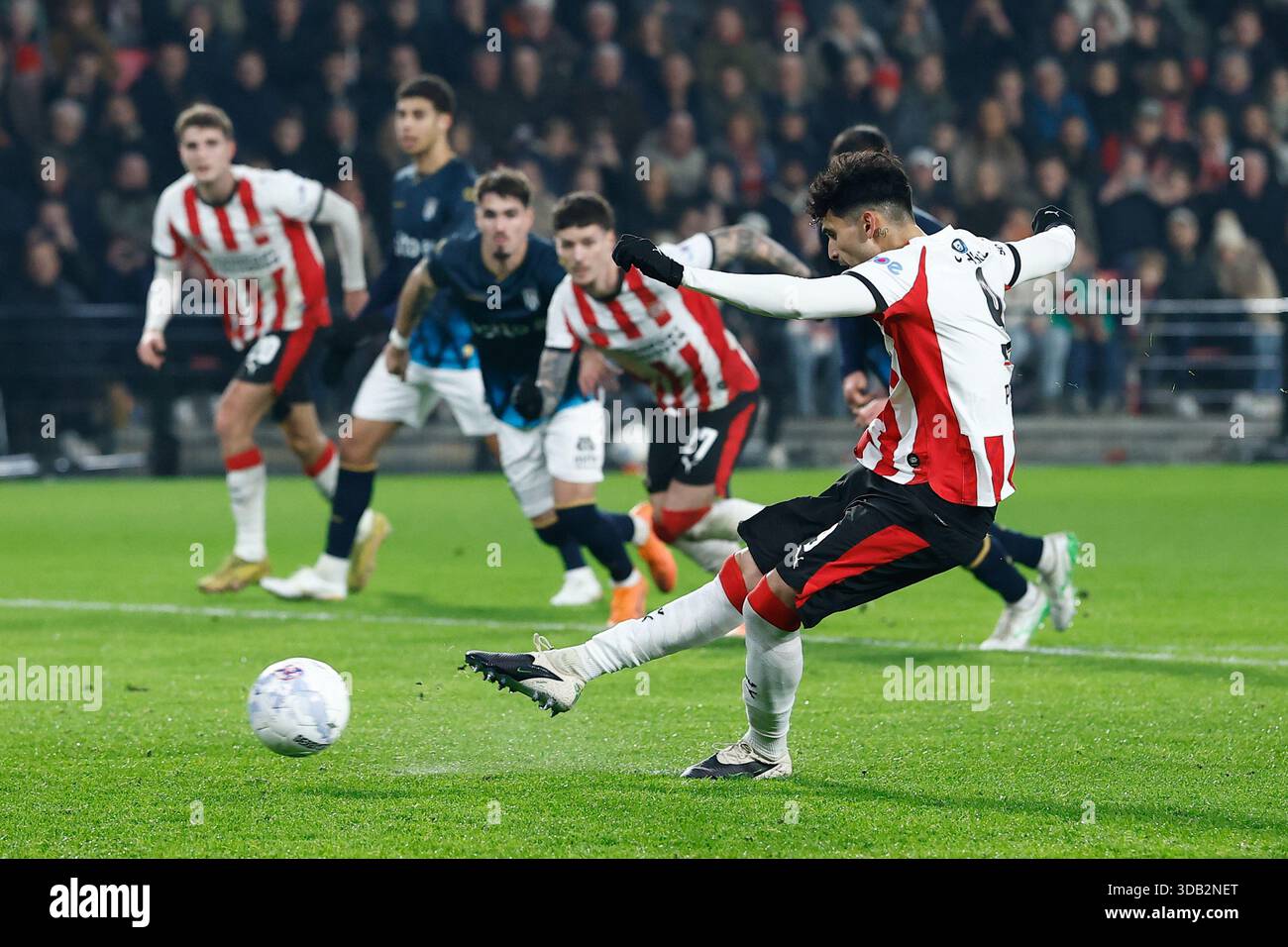 EINDHOVEN 13 12 2025 Philips Stadium Season 2025 2026 Dutch Eindhoven 13 12 2025 Philips Stadium Season 2025 2026 Dutch Eredivisie Football Match Between Psv And Heracles Almelo Picture Shows Psv Player Ricardo Pepi Scores The 1 0 3DB2NET