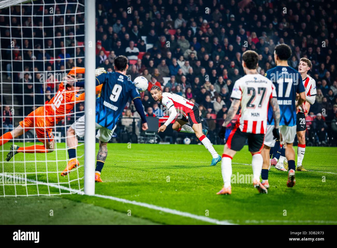 EINDHOVEN 13 12 2025 Philips Stadium Season 2025 2026 Dutch Eindhoven 13 12 2025 Philips Stadium Season 2025 2026 Dutch Eredivisie Football Match Between Psv And Heracles Almelo Picture Shows Psv Player Armando Obispo Photo By Pro Shotssipa Usa 3DB2R73