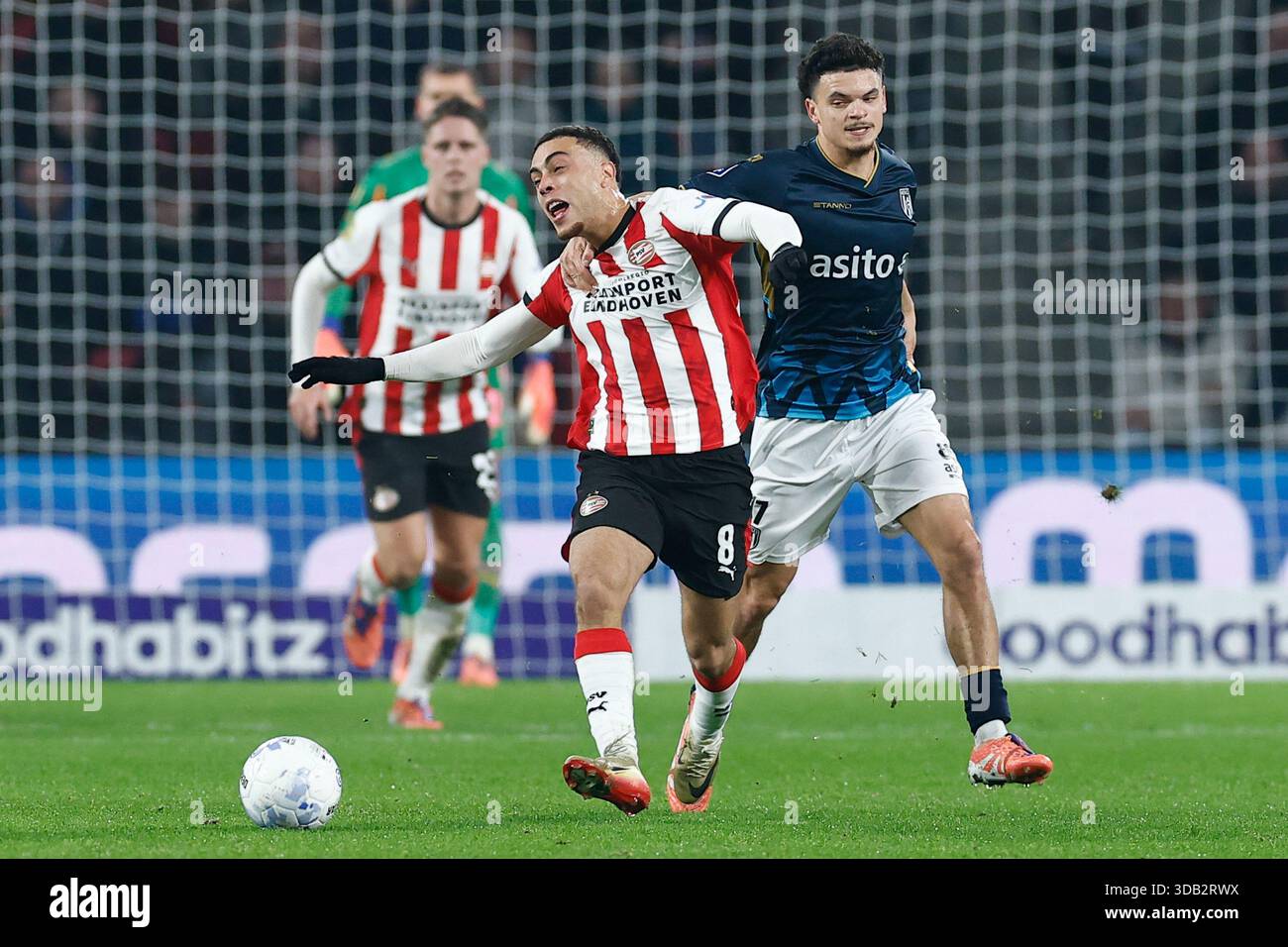 EINDHOVEN 13 12 2025 Philips Stadium Season 2025 2026 Dutch Eindhoven 13 12 2025 Philips Stadium Season 2025 2026 Dutch Eredivisie Football Match Between Psv And Heracles Almelo Picture Shows Psv Player Sergino Dest And Heracles Almelo Player Tristan Van Gilst Photo By Pro Shotssipa Usa 3DB2RWX
