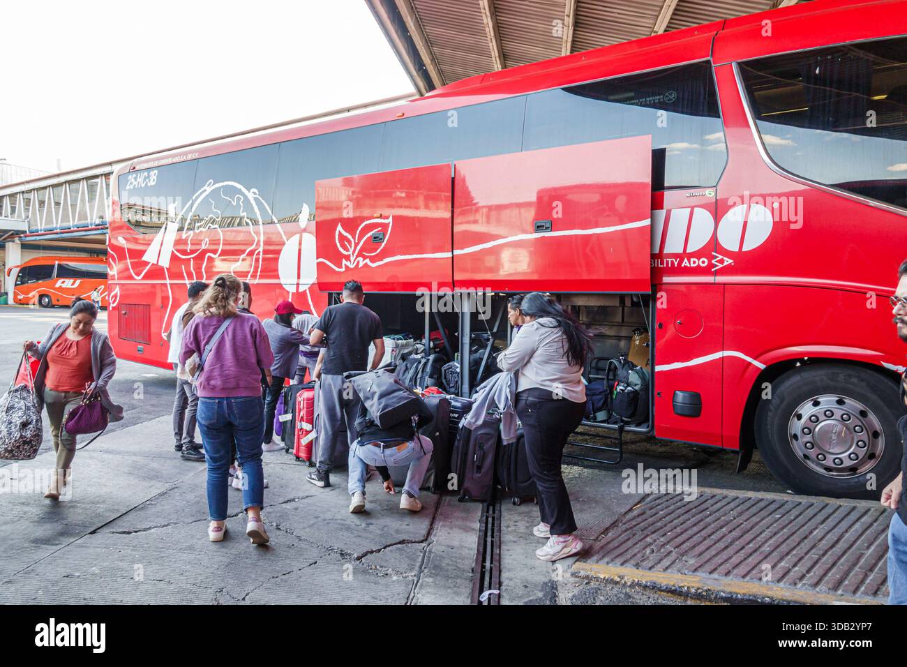 Passengers waiting loading suitcases bus hi-res stock photography and ...
