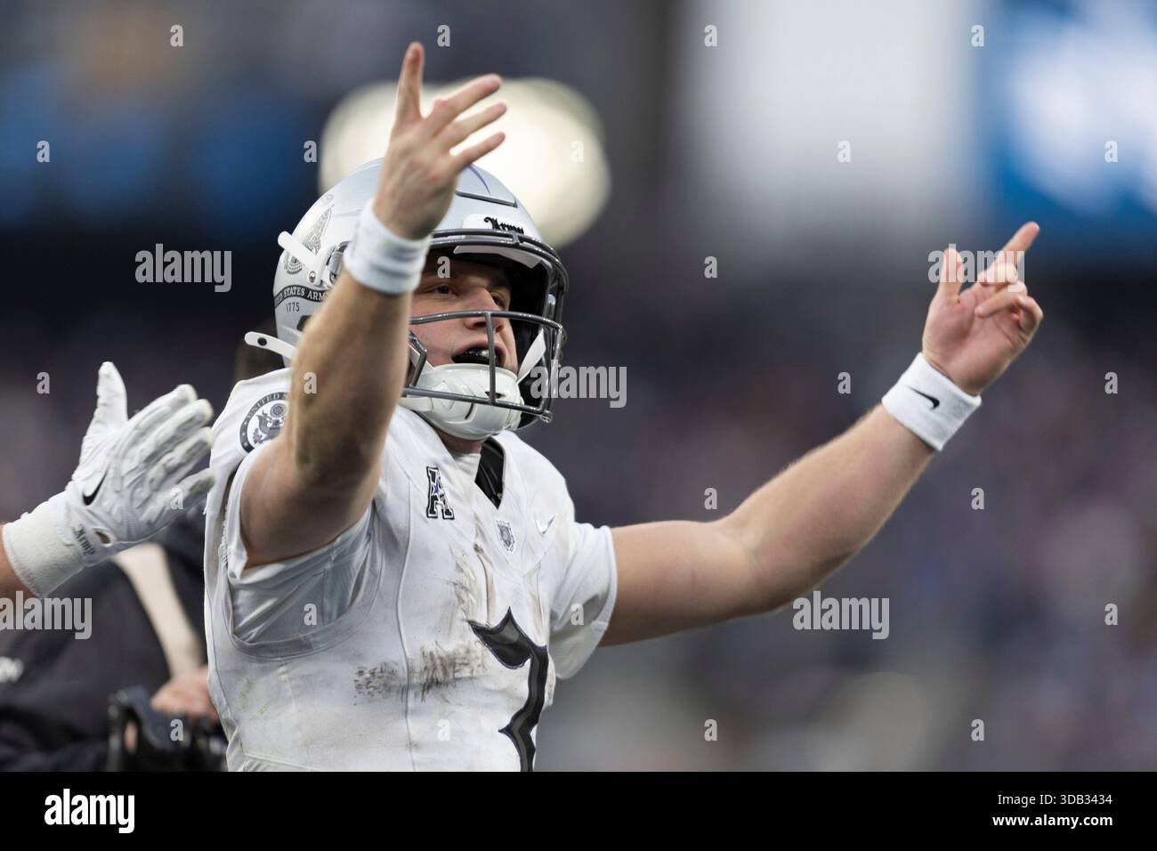 BALTIMORE, MD - DECEMBER 13: Army West Point Black Knights quarterback ...