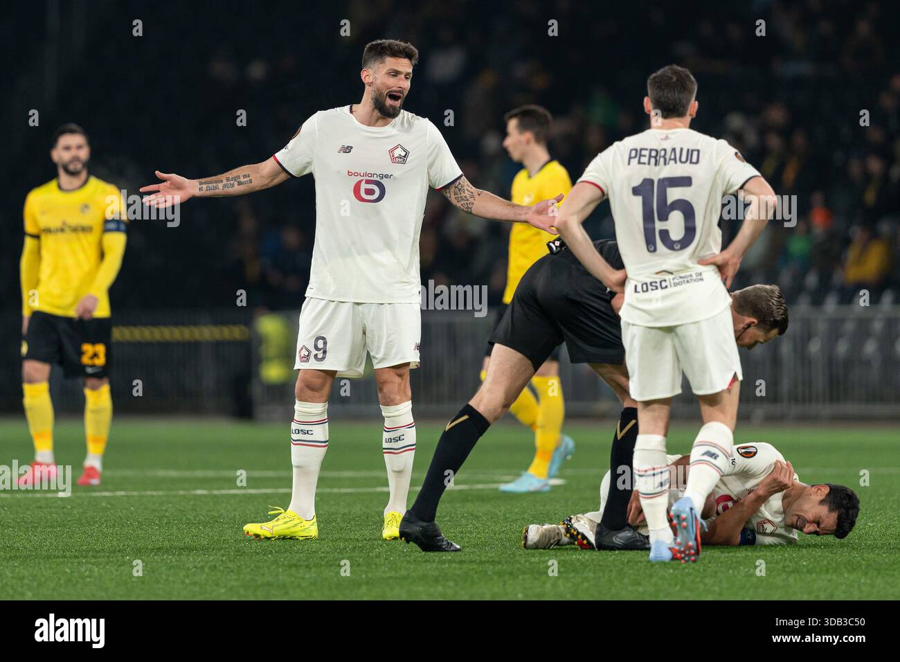 olivier-giroud-9-lille-reacting-to-the-referee-s-decision-during-the