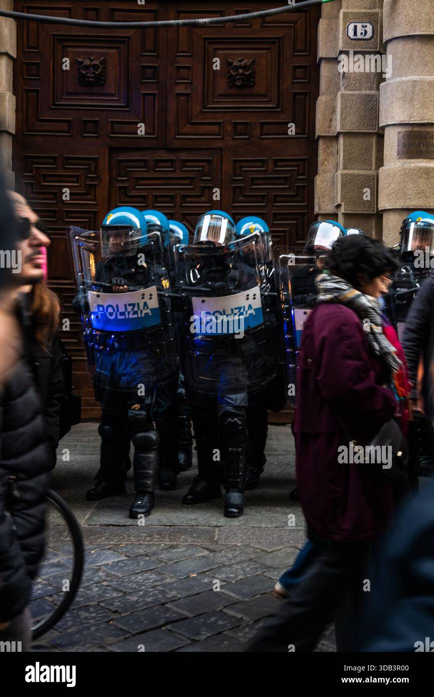 Turin Riots December 13, 2025, Turin, Abruzzo, Italy: Regional protest in Turin to ...