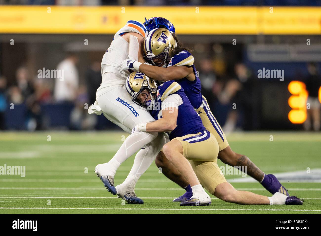 Washington linebacker Xe'Ree Alexander, top right, and safety Alex ...
