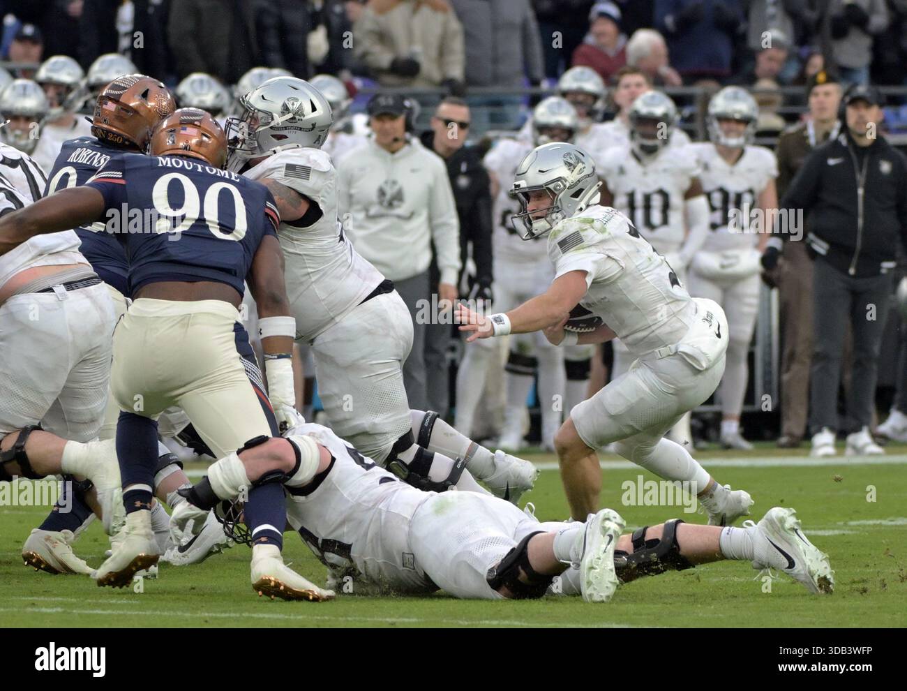 BALTIMORE, MD - DECEMBER 13: Army West Point Black Knights quarterback ...