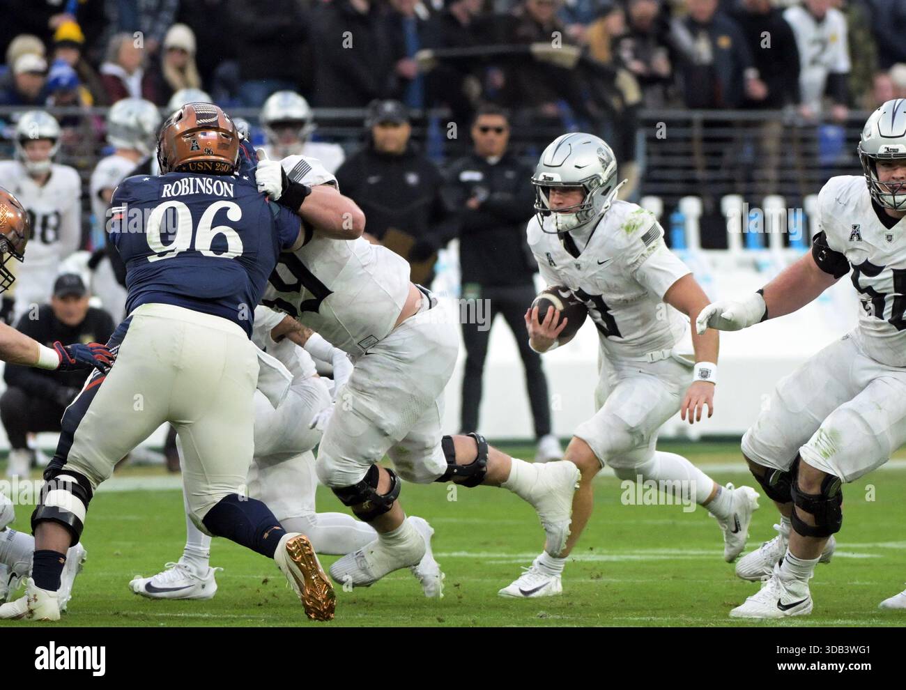 BALTIMORE, MD - DECEMBER 13:Army West Point Black Knights quarterback ...