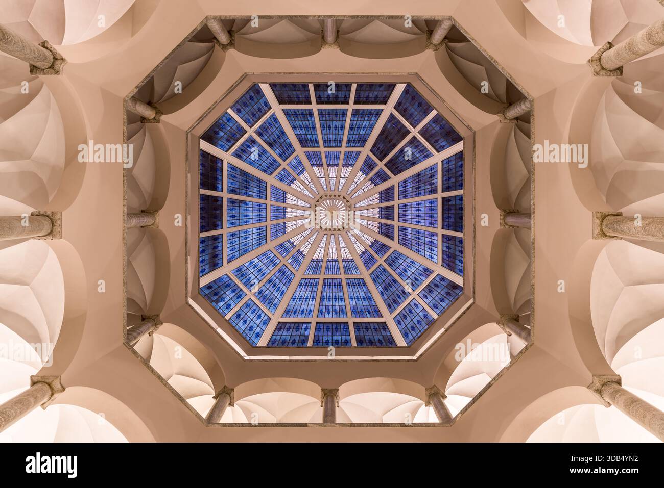 Radial symmetry art hi-res stock photography and images - Alamy