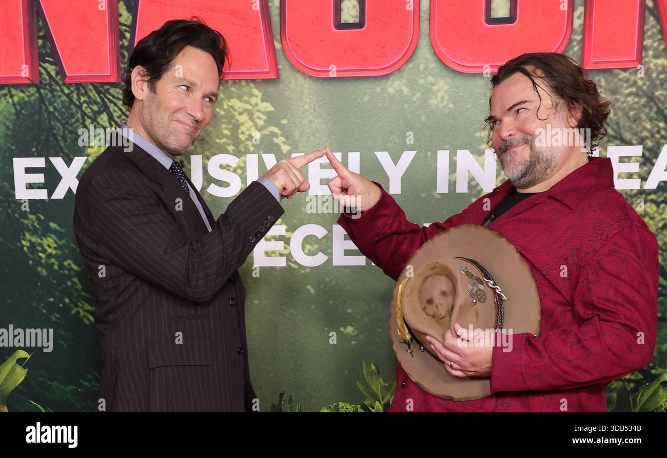 Cali Rudd 13 December 2025 - Los Angeles, California - Paul Rudd, Jack Black. Los ...