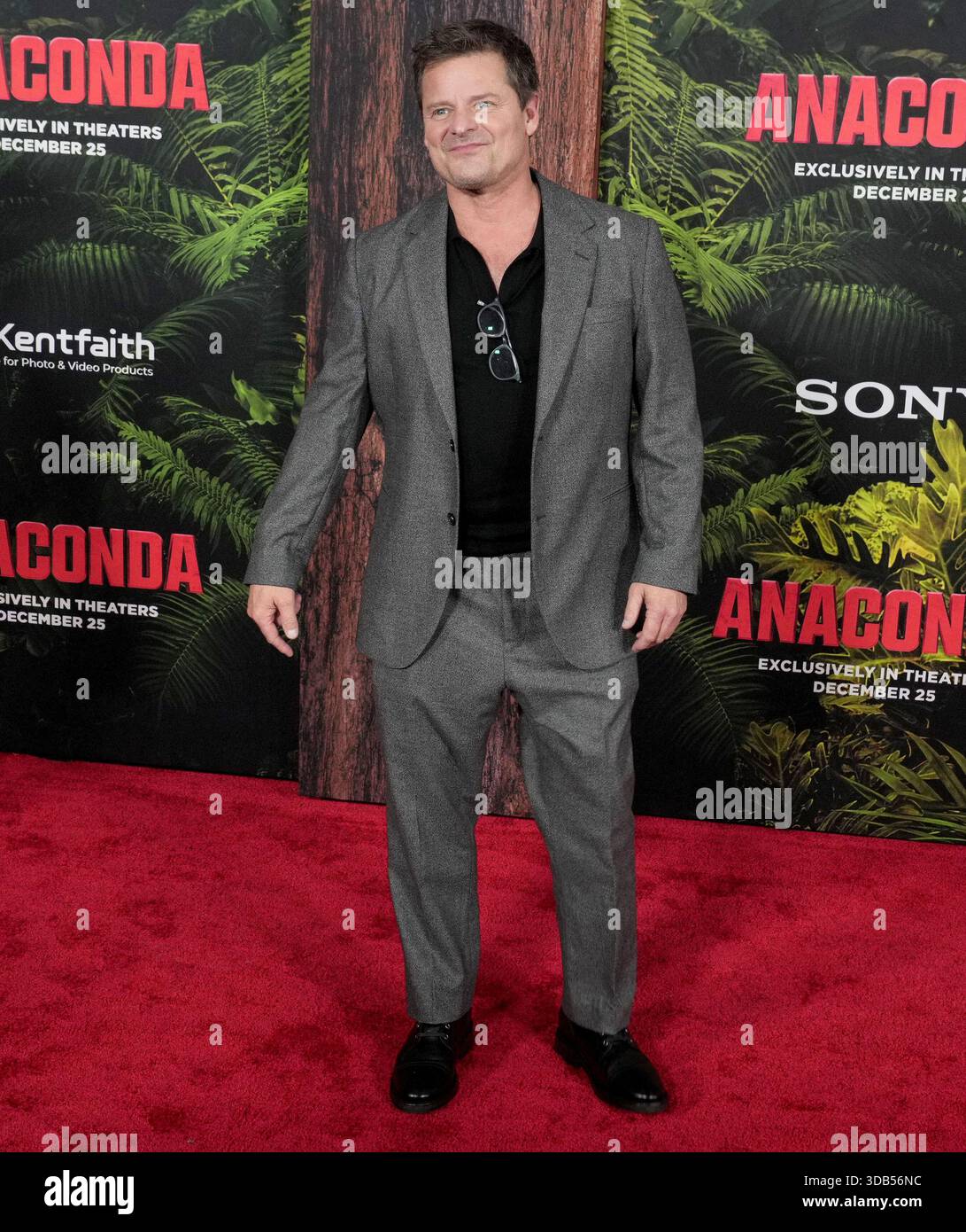 Steve Zahn Arrives At The ANACONDA Los Angeles Premiere Held At The Steve Zahn Arrives At The Anaconda Los Angeles Premiere Held At The United Theater In Los Angeles Ca On Saturday December 13 2025 Photo By Sthanlee B Miradorsipa Usa 3DB56NC 