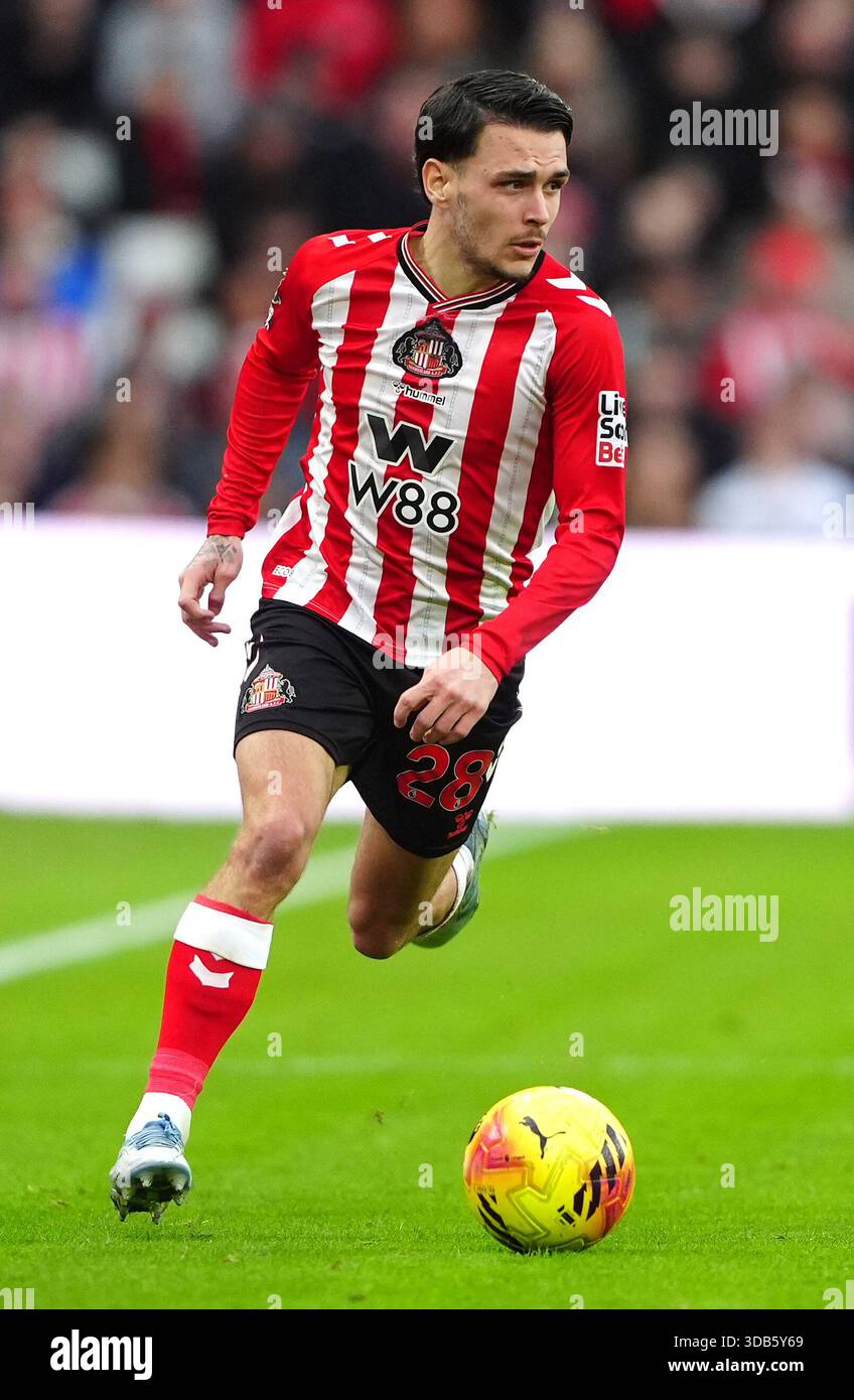 Enzo Le Fée makes amends from the spot as Sunderland overcome AZ
