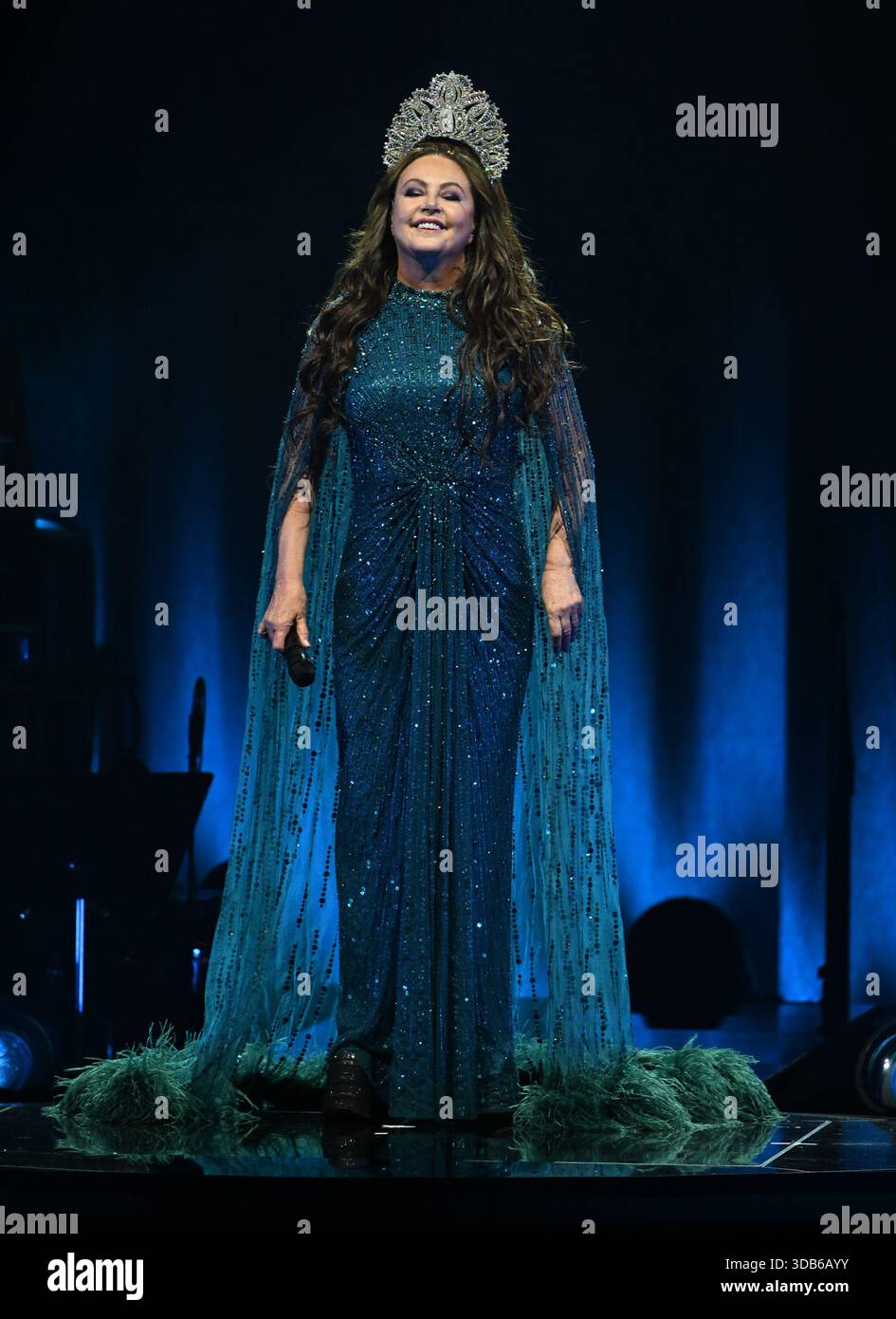 HOLLYWOOD FL DECEMBER 13 Sarah Brightman Performs During A Winter hollywood-fl-december-13-sarah-brightman-performs-during-a-winter