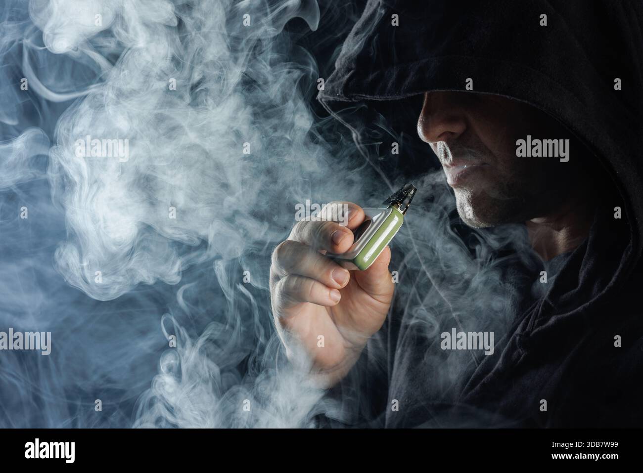 juul usb charger dock Vape smoke hi-res stock photography and images