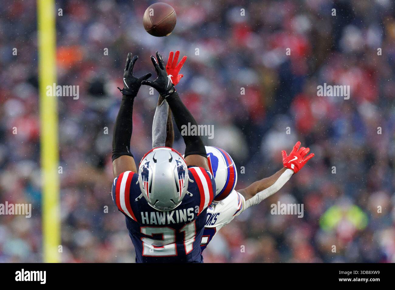 Buffalo Bills wide receiver Brandin Cooks (R) and New England Patriots ...