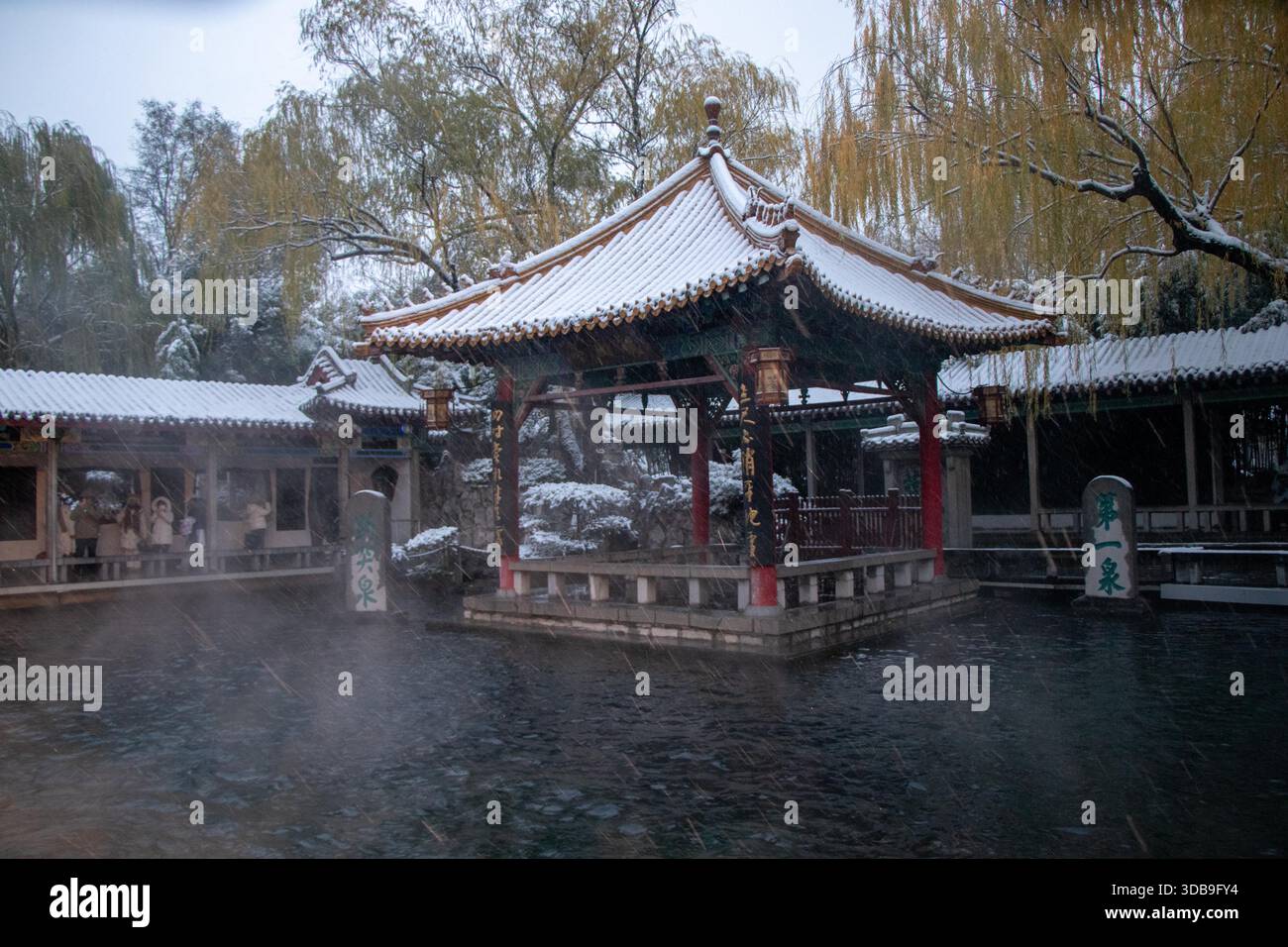Snow scenery of the Baotu Spring scenic area in Jinan City, east China ...