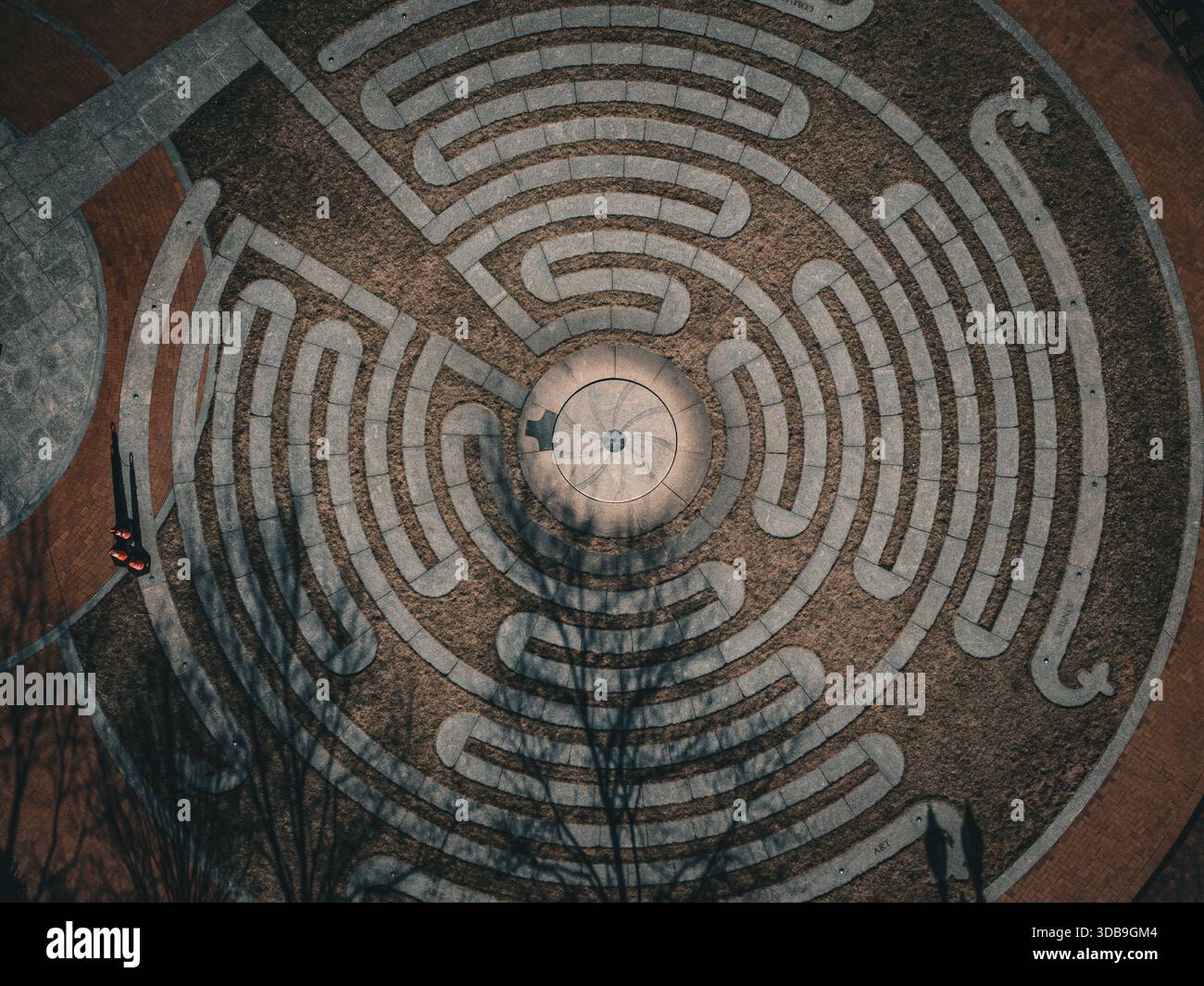 Dark circular shape intricate hi-res stock photography and images - Alamy
