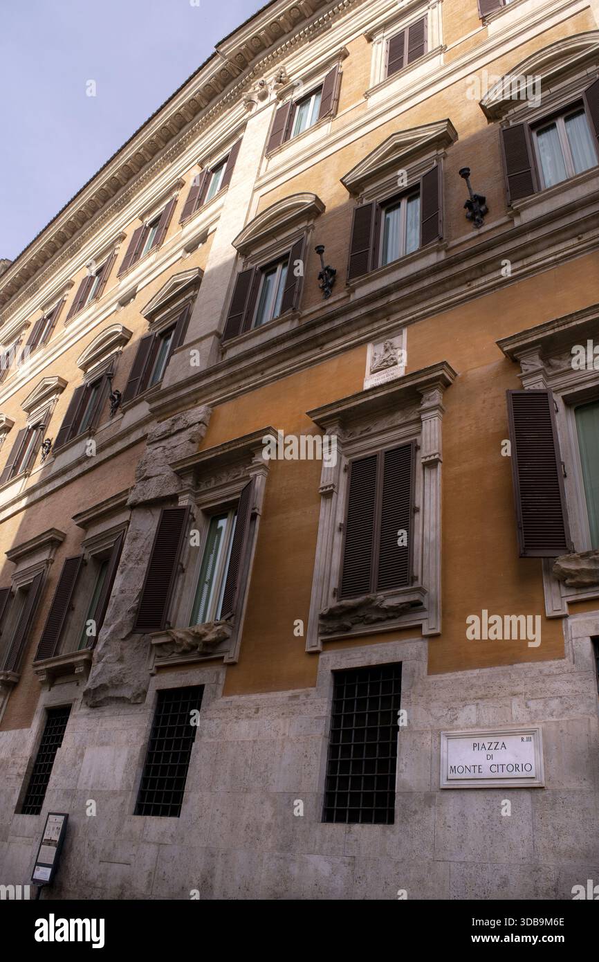 Parlimaent Rome curved baroque facade of montecitorio palace, italian parliament ...