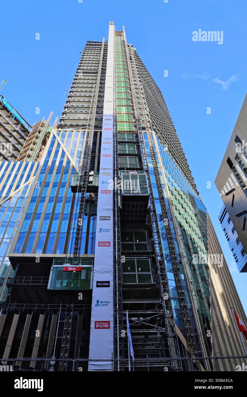 36-storey East Tower of 2 Finsbury Avenue under construction Broadgate ...