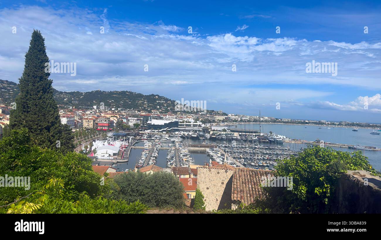 Cannes: The Colorful Road of the Mediterranean, Lined with Stars - Stock Image