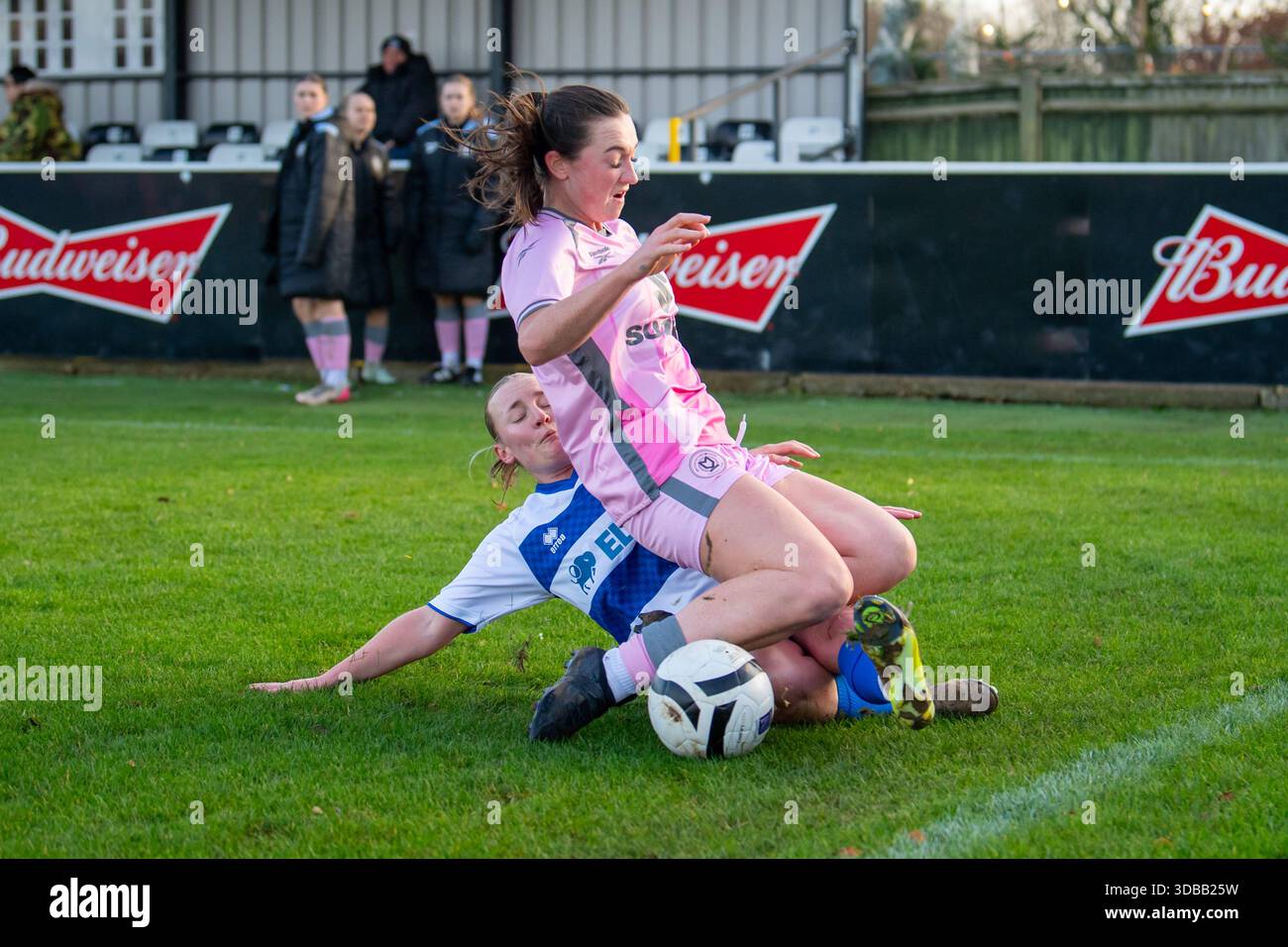 Chloe Sampson (22 QPR Women) challenges Paige Ridley (6 MK Dons Women ...