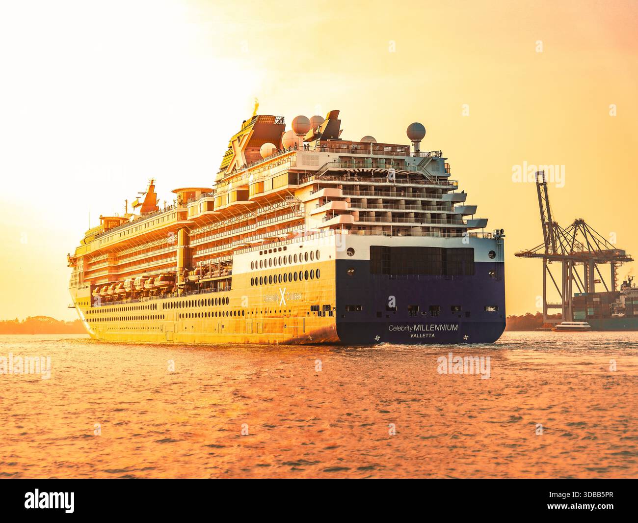 Celebrity millennium ship hi-res stock photography and images - Alamy