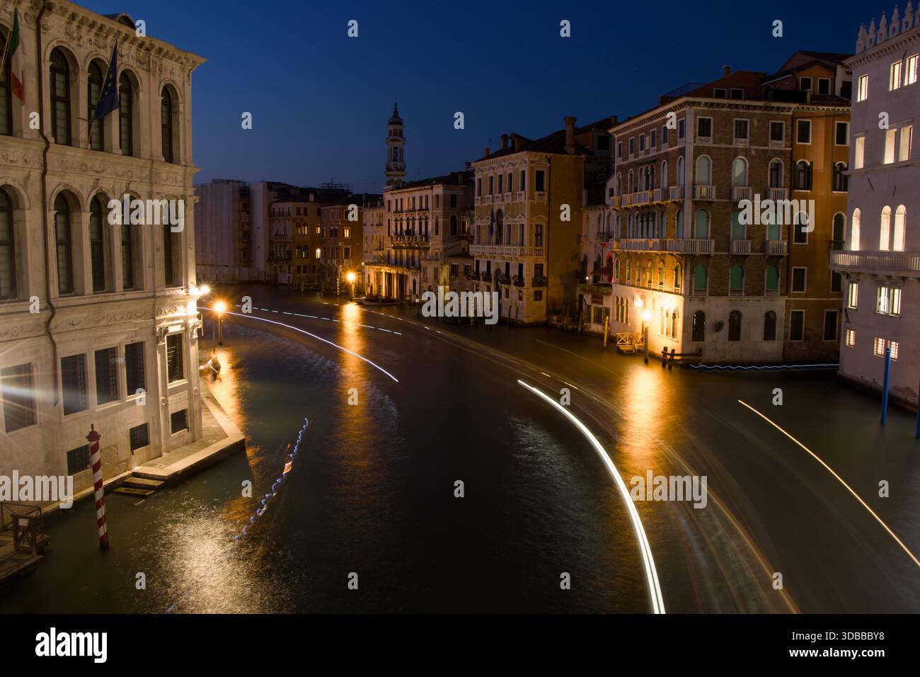 Le Grand Canal de Venise et le palazzo Grassi