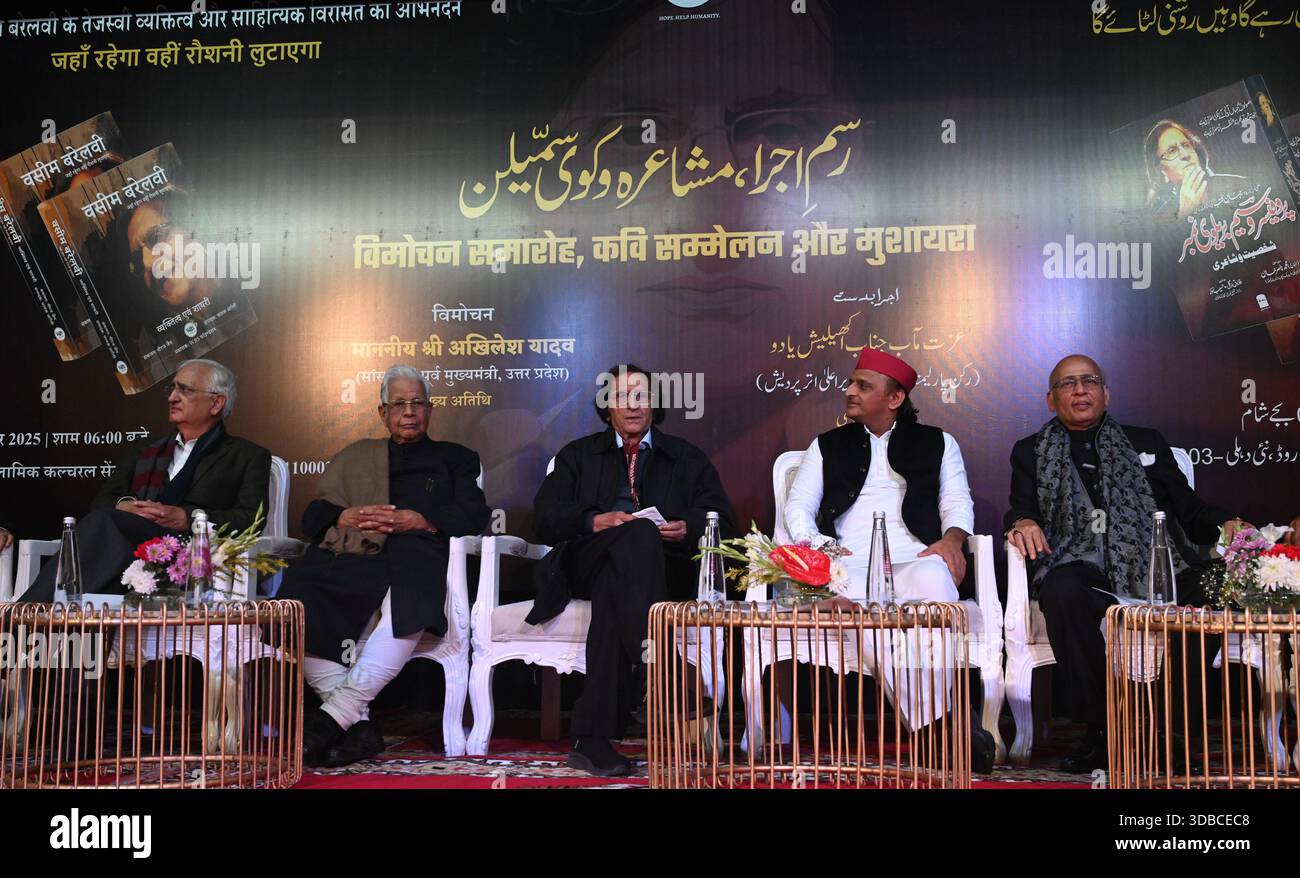 NEW DELHI, INDIA - DECEMBER 15: Urdu poet Waseem Barelvi, Samajwadi ...