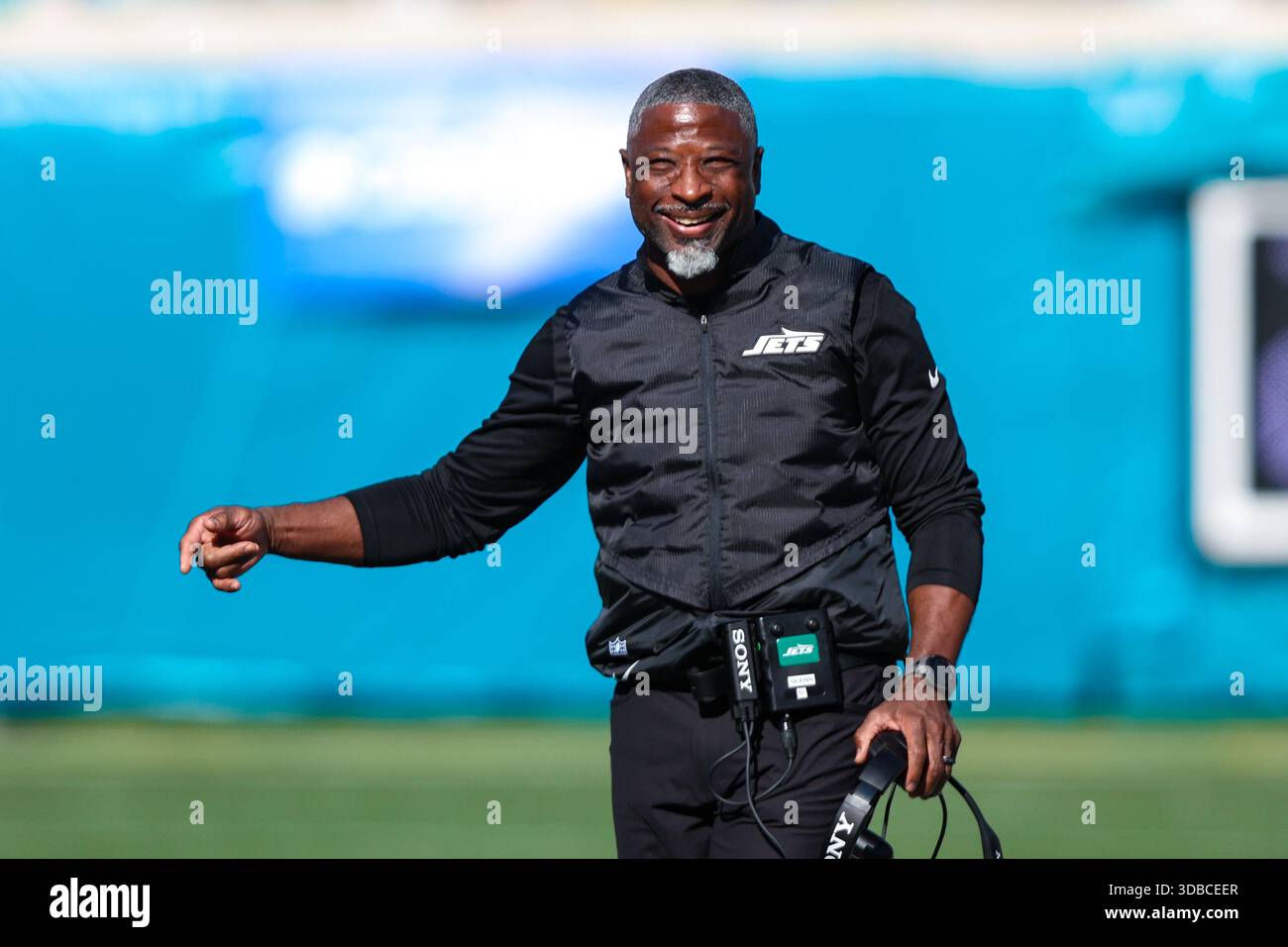 New York Jets head coach Aaron Glenn walks the sideline during an NFL ...