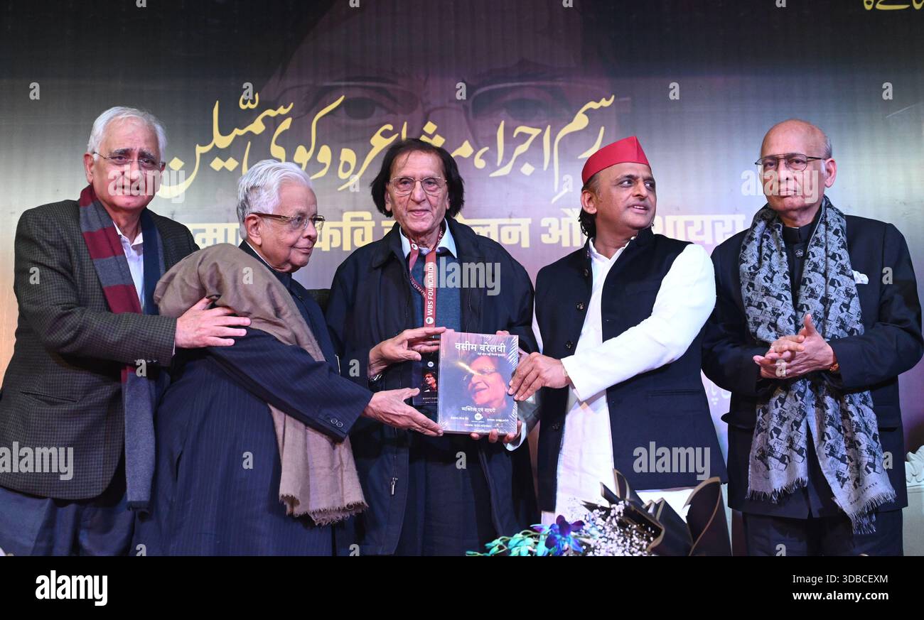 NEW DELHI, INDIA - DECEMBER 15: Urdu poet Waseem Barelvi, Samajwadi ...