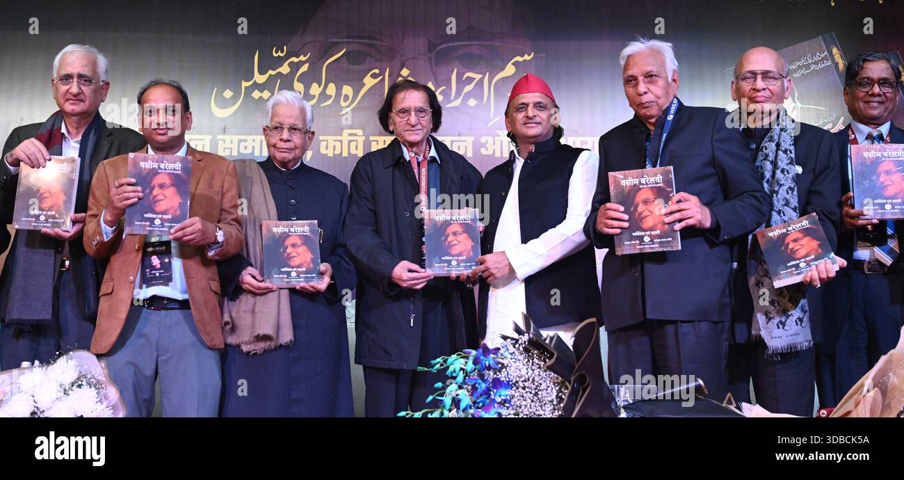 NEW DELHI, INDIA - DECEMBER 15: Urdu poet Waseem Barelvi, Samajwadi ...