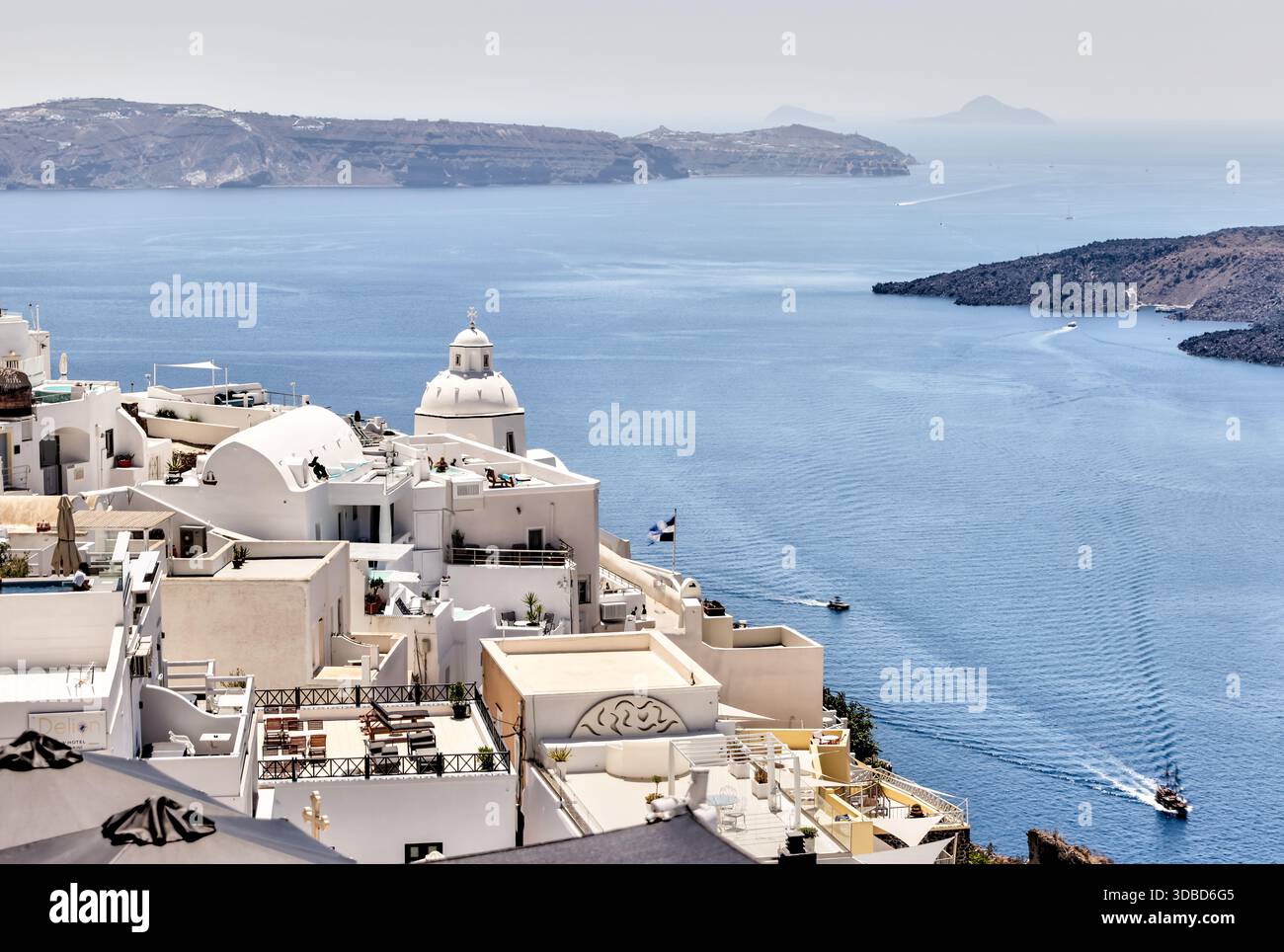 Classic Santorini rooftops overlooking the caldera and Aegean Sea ...
