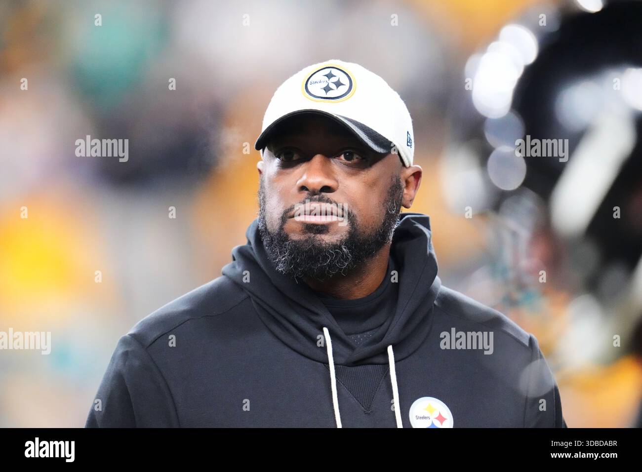 Pittsburgh Steelers head coach Mike Tomlin watches warmups before the