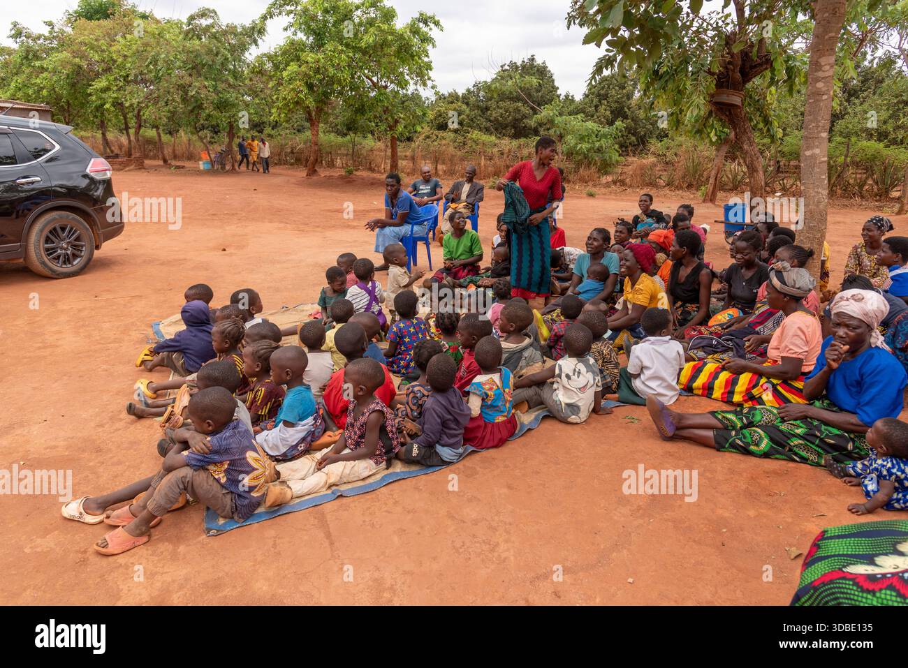 Mawero Lilongwe Malawi Africa.10.11.2025.  Malawian school children and parents singing and clapping to welcome guests to this rural school and church - Stock Image